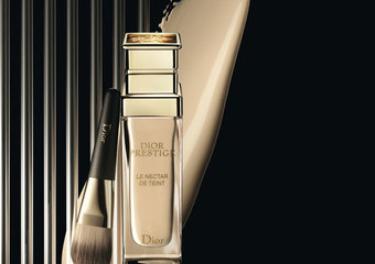 【DIOR 迪奧】 Dior - 全新一代精萃再生花蜜系列「精萃再生花蜜粉凝露」頂級保養底妝 綻放玫瑰花瓣般的微霧妝容
