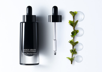 【GIORGIO ARMANI beauty 亞曼尼】  GIORGIO ARMANI - 全新「黑曜岩新生奇蹟光肌萃」頂級黑曜岩修護力 珍稀蘭汀草植萃 重啟肌底彈力 打造澎潤彈膚觸 蘊養彈潤膠原光美肌