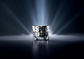 【COSME DECORTE 黛珂】 黛珂 - 美麗獨步 再造肌齡新生傳奇「AQ晶鑽極致晚霜X」為肌膚加冕耀眼勳章，溫柔的美麗力量，新AQ系列保養2019年2月上市