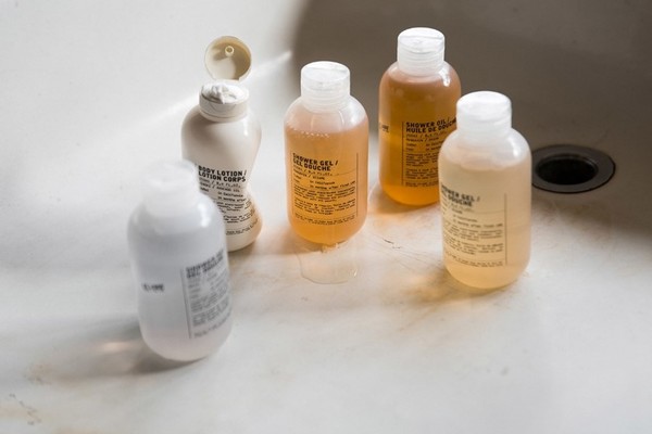 LE LABO 個人保養系列 推出全新創作 檜木護髮膜、羅勒潤膚霜 重現香氣本質 一抹溫暖質地氣息 盡享冬日滋養療癒時光 LE LABO 個人保養系列 推出全新創作 檜木護髮膜、羅勒潤膚霜 重現香氣本質 一抹溫暖質地氣息 盡享冬日滋養療癒時光