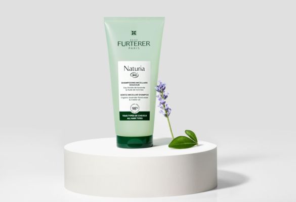 植癒潔淨新主張 適合全家使用的 劃時代純素髮療 Rene Furterer萊法耶 「NATURIA精靈草蒴果髮浴」 年末節慶限定 TRIPHASIC設計師聯名瓶同步登場! 植癒潔淨新主張 適合全家使用的 劃時代純素髮療 Rene Furterer萊法耶 「NATURIA精靈草蒴果髮浴」 年末節慶限定 TRIPHASIC設計師聯名瓶同步登場!