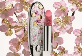 【GUERLAIN 嬌蘭】 訂製高級妝容迎接浪漫春日! 紅寶之吻高訂唇膏 春櫻漫舞限定系列 雋刻櫻花初綻之美 