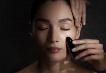【GIORGIO ARMANI beauty 亞曼尼】 頂級黑曜岩百貨護膚饗宴，媲美醫美等級「客製化撫紋線雕肌膚護理」
