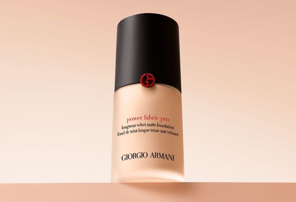 【GIORGIO ARMANI beauty 亞曼尼】 亞曼尼【高訂完美絲絨水慕斯PRO】 以光塑形 定格無瑕 5D小臉粉底 為肌膚穿上馬甲  3/8全新上市