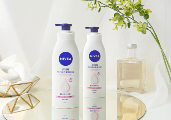 【NIVEA 妮維雅】 就是要白！實測3天*速白皙，美白身體乳天花板不許沒用過！網友激推暗沉、蠟黃、曬後黯黑都救得回來～