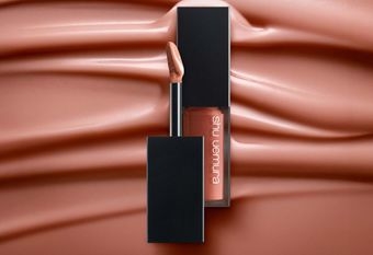 【shu uemura 植村秀】 NEW！無色限輕感慕絲唇釉 7.25質感上市 清裸玫瑰系 以唇襯膚 一抹秒顯白！