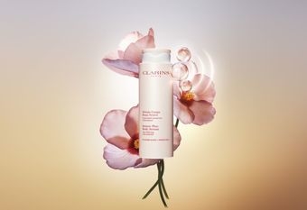 【CLARINS 克蘭詩】 夏季裸膚救星！NEW「極美活膚身體精華」 臉部抗老級成分注入身體保養 一瓶煥膚、亮白、修護，養成柔嫩淨透「牛奶肌」