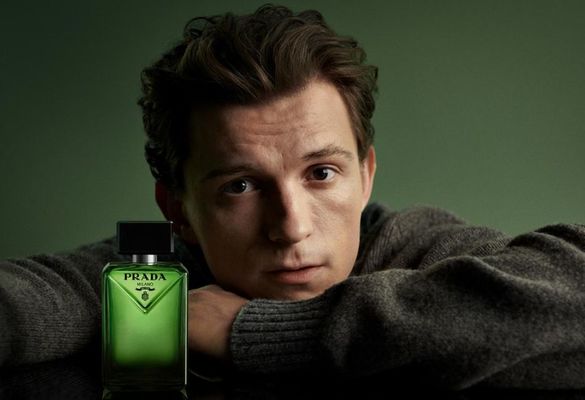 【PRADA Beauty】PRADA Beauty宣布英國爆紅男星TOM HOLLAND出任全球首位男性品牌大使，代言全新男士淡香精，以獨特風格撼動框架探索自我！