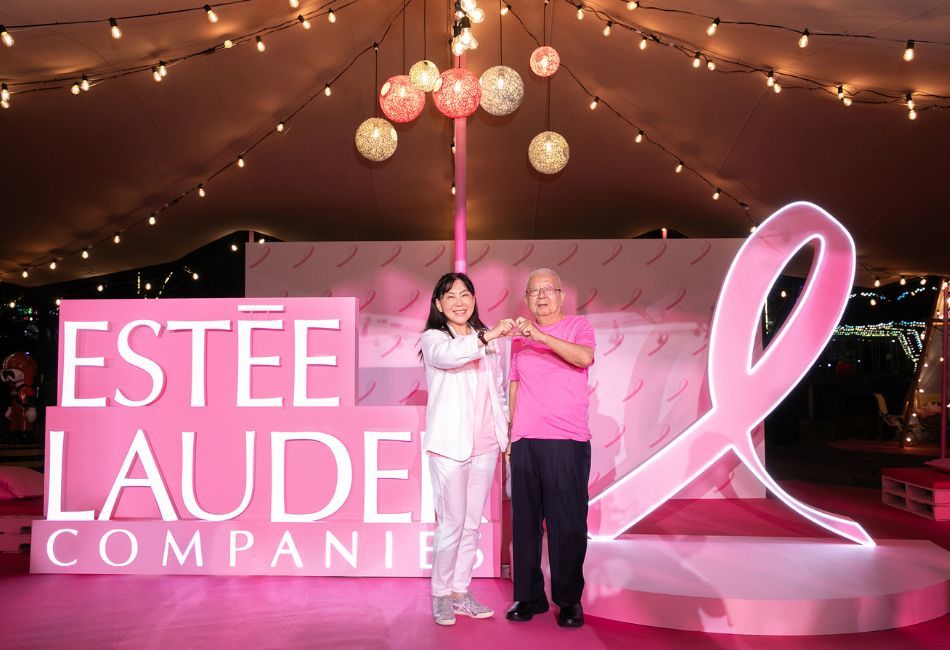 團結你我 終結乳癌 雅詩蘭黛集團乳癌防治公益活動 點亮粉紅星光 以粉色絲帶光影秀傳遞希望 共同守護女性健康