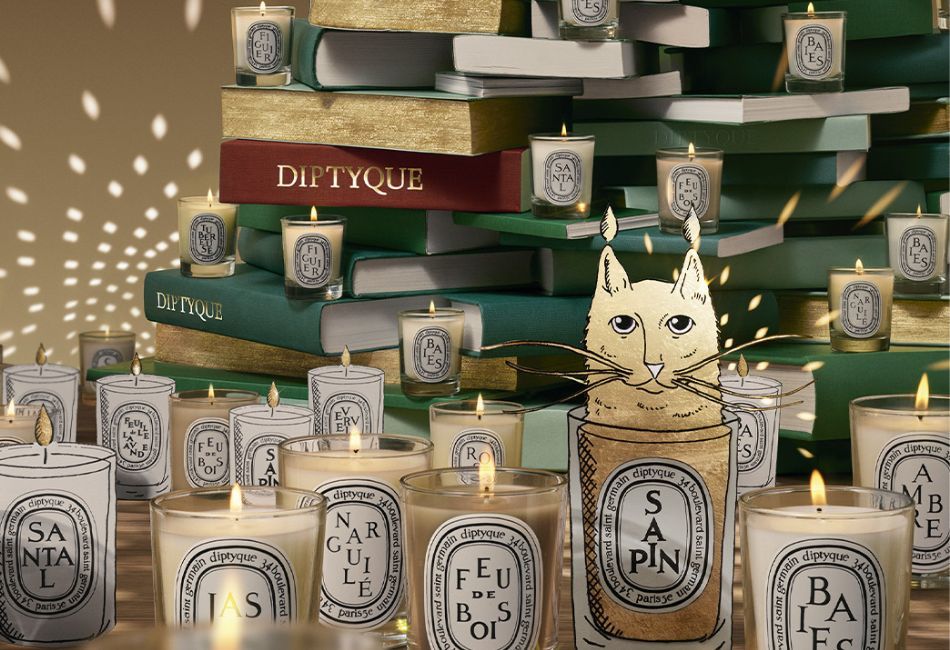 2025聖誕限量系列以童話「燭金夜語」為靈感,邀請三位藝術家:巴黎書商暨插畫家Vincent Puente、當代詩人與作家Victor Pouchet,以及擁有大膽而細膩想像力的藝術家Inès Mélia,重新拾起屬於節慶的香氣、魔法與美好。 2025聖誕限量系列以童話「燭金夜語」為靈感,邀請三位藝術家:巴黎書商暨插畫家Vincent Puente、當代詩人與作家Victor Pouchet,以及擁有大膽而細膩想像力的藝術家Inès Mélia,重新拾起屬於節慶的香氣、魔法與美好。