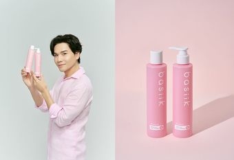 【basiik】 首款專為亞洲女生綻放的細軟髮洗護 台灣小農白花蝴蝶蘭的生命力 讓髮絲自在呼吸 結構補強科技 重拾蓬鬆與柔韌 一抹溫婉玫瑰香氛 陪伴每個細軟髮的妳