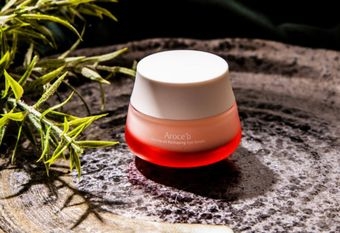 【Aroce’b 艾珞皙】  眼下保養不可忽視 維持放電大眼