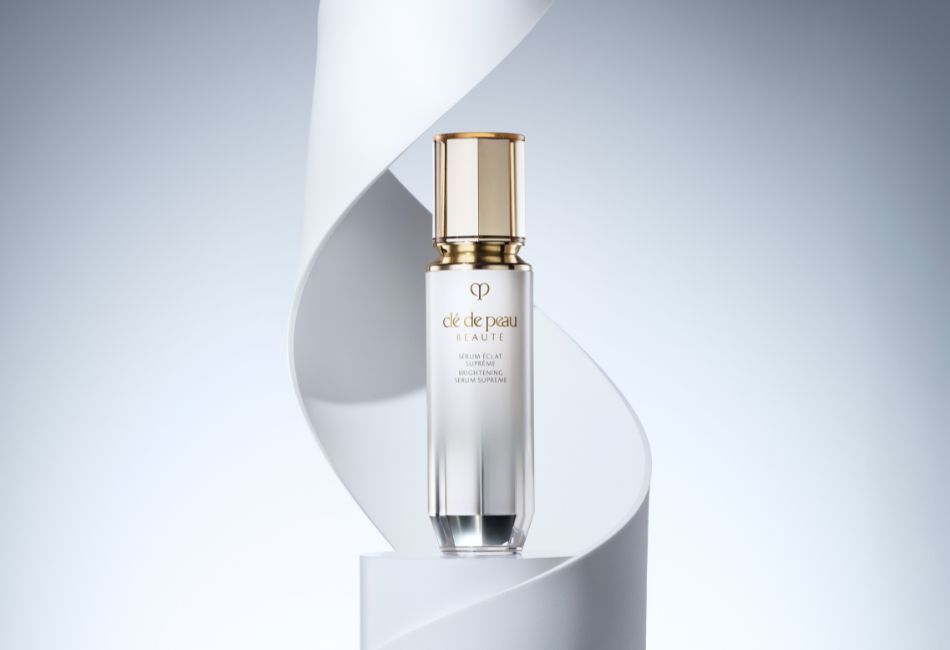 源自法國深海的永續奇蹟！阻斷 X 淡化 X 透亮 全面進化全新 肌膚之鑰彩虹藻鑽光精華綻放光采