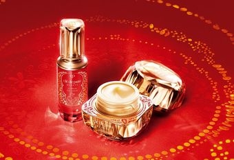 【Clé de Peau Beauté 肌膚之鑰】 「以藝術圓滿新年」肌膚之鑰2026限定藝術版登場  讓光采成為最美的開運儀式