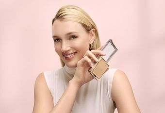 【Elizabeth Arden 伊麗莎白雅頓】 完美無瑕保濕粉凝霜 修片級原生無瑕肌誕生 水潤柔焦粉體 12H奶油柔光#小粉霜  持妝潤澤不黏膩 輕透高遮超服貼