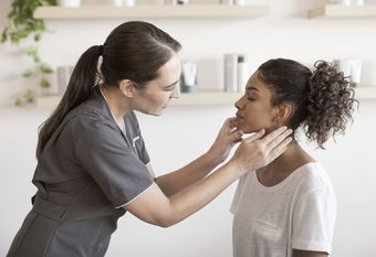 【dermalogica 德卡】 皺紋還是「假性老化」？ 德卡國際皮膚理療師揭密Face Mapping®：台灣人抗老失敗在於「補錯這兩區」！