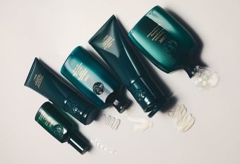 【ORIBE 】 讓每一道捲，都映出光的層次 「絲絨波光精華油」新登場 蘊含17種奢華植萃，打造拋光級捲度光澤