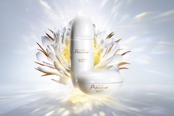 【CLARINS 克蘭詩】 克蘭詩「至臻凝時月神花光燦系列」奢華問世  以稀世月神花與晶燦光蘊科技,成就亞洲女性「逆時煥亮」新高度