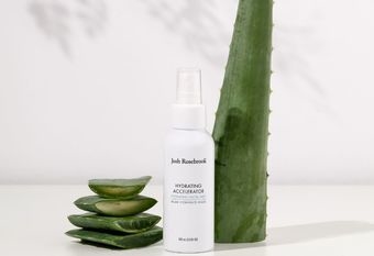 【Josh Rosebrook】 盛夏從保濕開始 重拾肌膚的穩定平衡 Josh Rosebrook月見草保濕噴霧 補水舒緩為後續保養加乘 單獨使用到混搭保養 打造盛夏護膚的三種可能