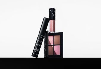 【NARS】 歐美熱議未來感眼妝輕盈光澤打造原生高級臉 一刷眼睫濃密一抹綻放魅力光彩