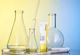 【StriVectin 皺效奇蹟】 「Peptight™ Tightening皺效緊緻胜肽繃繃系列」 「頸」緻黑科技：一滾淡化頸紋、緊塑輪廓線