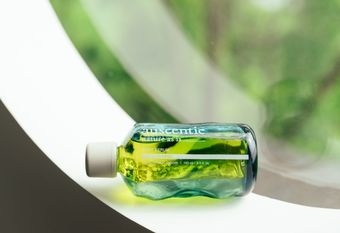 【auscentic 奧森青】 穿貼身衣物、久坐讓屁股蛋黑兩塊？ 擺脫「摩擦性暗沉」的溫和嫩膚指南