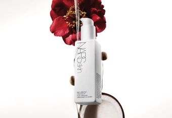 【NARS】 卸妝油怎麼挑？ 黑頭剋星 全新 裸光賦活透亮卸妝油 遇水秒乳化深入毛孔改善黑頭越卸肌膚越透亮