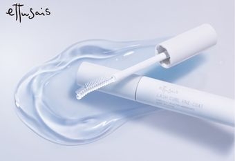 【ettusais 艾杜紗】 本話題睫毛管理新習慣！ #刷的睫毛角蛋白 登台 全新「絕對瞬翹修護打底精華」 寇瑞老師也大推 毛流亂、秒塌、夾不翹、 分岔斷裂 OUT ！人人都能當睫毛管理大師