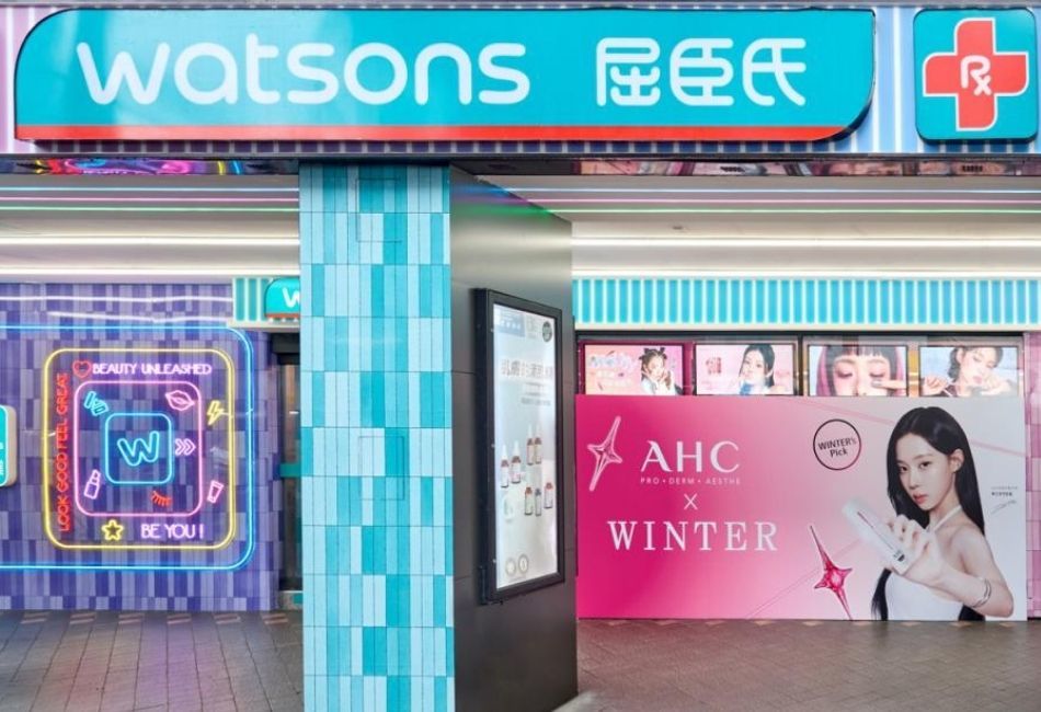 打卡屈臣氏武昌店！金冬天的粉絲集合囉～朝聖屈臣氏武昌店！AHC X WINTER 主題包店正式登場