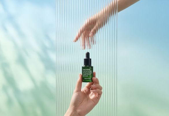 【Greenvines 綠藤生機】 淡斑，從跟黑色素和解開始 綠藤生機攜手法國 ODYCEA 打造為淡斑而生的全球獨家成分「布列塔尼汐香草」 「和解淡斑精華」56 天人體實測斑點淡化 27%，「不反黑」敏感肌與醫美術後適用