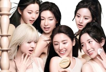 【MAKE UP FOR EVER】 補的不是妝，是光！  首款精華氣墊 全新HD SKIN粉無痕原生透光氣墊粉餅 由內透光，由外補光 打造NMIXX同款透亮妝感