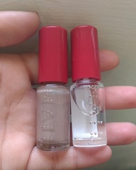 藕灰色，誰知道我去的屈臣氏正好缺貨，所以只