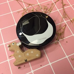 會先上薄薄的痘痘藥(日本藥妝很多)，然後在
