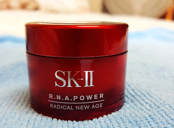 瓶試用品這季節剛好是換季的時候,這活膚霜我