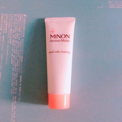 到試用的品項之一一組旅行組有化妝水、洗顏慕