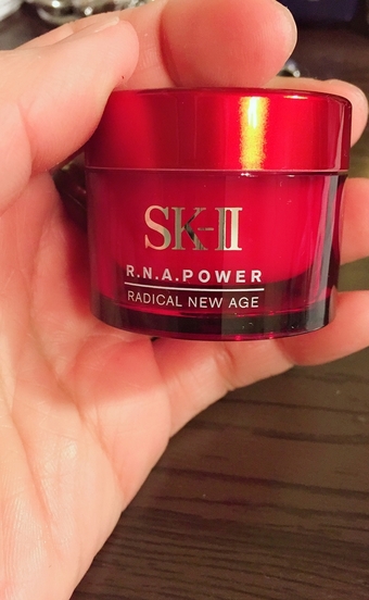 是敏感性膚質，尤其在換季時相當容易乾燥、脫