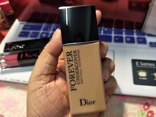 ce的定妝蜜粉手上見鐵片的已經是第二塊了，