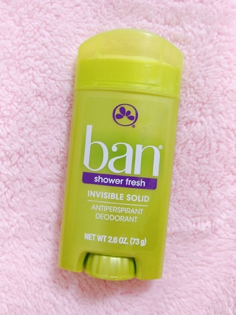 無色，不泛白，不會將腋下附近衣服染色上圖擦