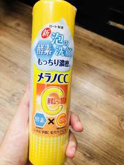 肌膚狀況是眼周乾燥、T字出油、環境悶熱時兩