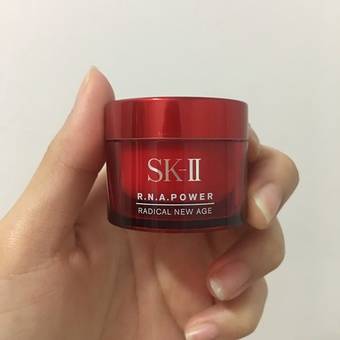 得它具有修護的功能，換季時，肌膚泛紅，擦上