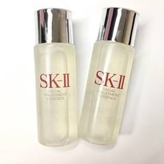 容易出油,兩頰偏乾,換季的時候皮膚較敏感以