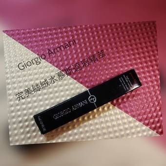幾個小時，底妝正呈現奶油肌妝感的時候眼周會