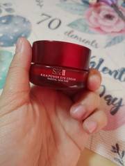 都在使用沒有在保養品換季的!!淡淡的鵝黃色