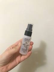 定裝噴霧我則會攜帶在隨身包包當保濕噴霧或補