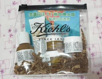 網友Melody 寒羽在心得中提到金盞花植物精華潔面泡泡凝露和旅行包有關 HL`S契爾氏金盞花旅行組試用!收到商品時