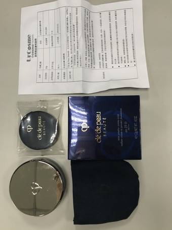 感是霧面但又帶點光澤奶油肌感粉質細緻不會卡