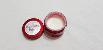 我是兩頰幾乎不出油，換季必定過敏的敏感肌這