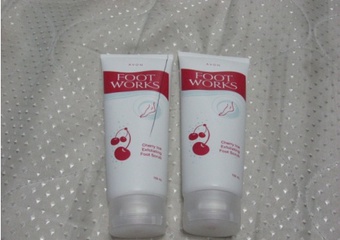 研舒 - Avon 雅芳 纖足冰鎮櫻桃美足磨砂膏 使用心得圖片