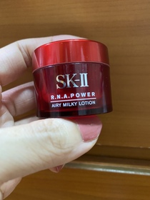 賈桂琳兒 - SK-II R.N.A.超肌能緊緻活膚霜(輕盈版) 使用心得圖片