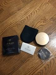 脫妝，而且愈晚會變成奶油肌，完全不會暗沉，